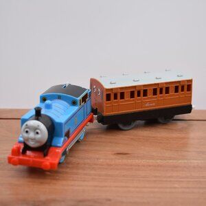 Thomas Annie Passenger Trackmaster Motorized Battery-Operated Thomas & Friends